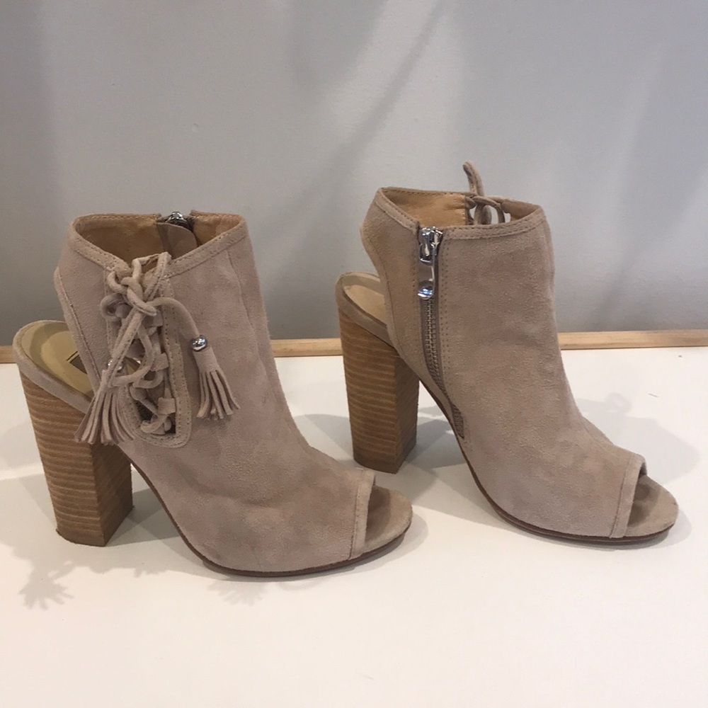 Size 6.5 Kristin Cavallari Chinese Laundry Booties